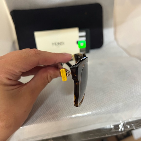 Fendi authentic sunglasses - Picture 3 of 5